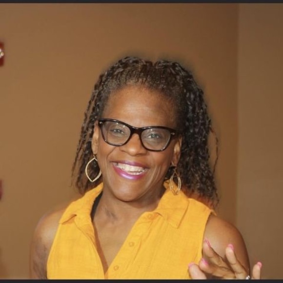 Meet your Posher, Beverly - Picture 1 of 1